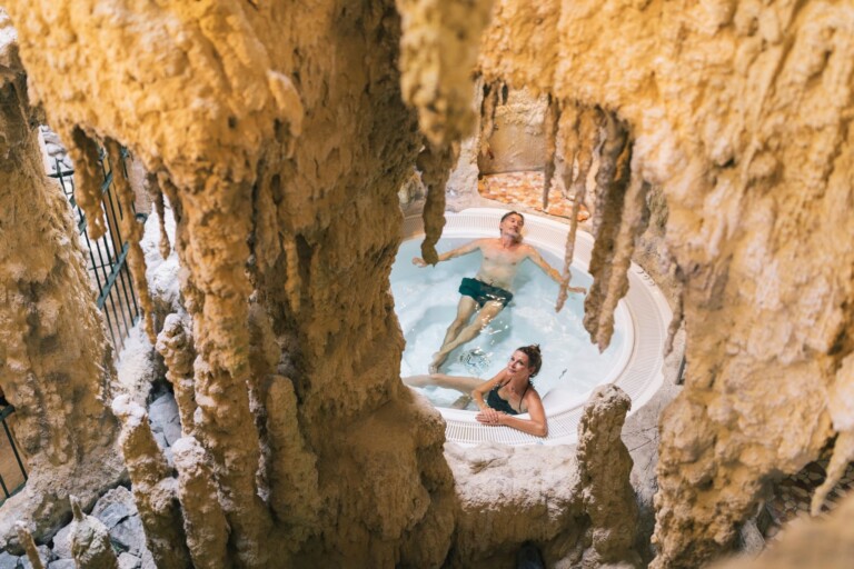 Whirlpool in Steingrotte im ...liebes Rot-Flüh.