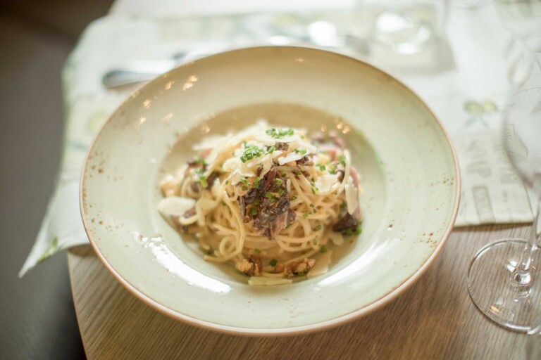 Pasta mit Kräutern im Restaurant ...liebes Rot-Flüh in Grän.